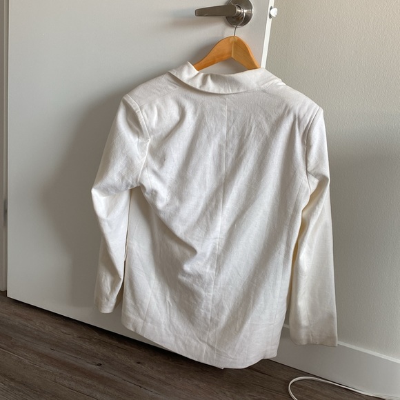 White Abercrombie blazer - Picture 2 of 5